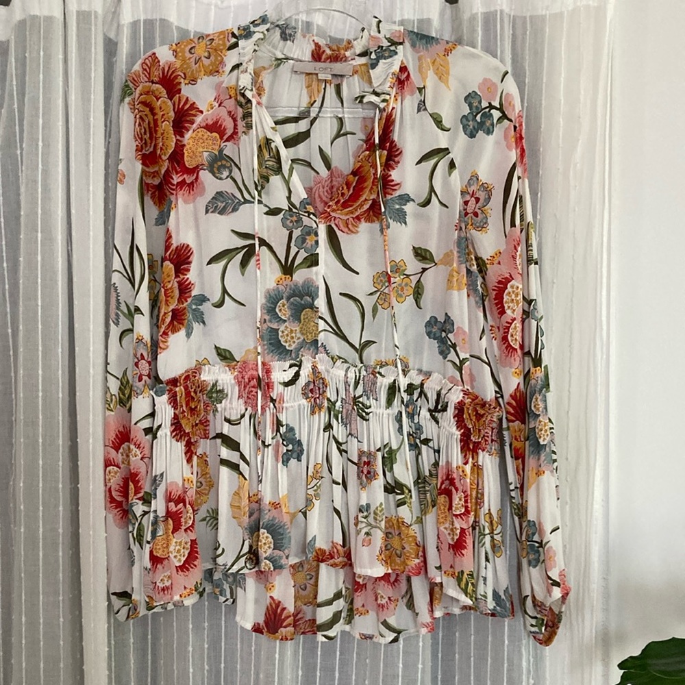 LOFT Floral Ruffled Long Sleeve Blouse. Size: Small